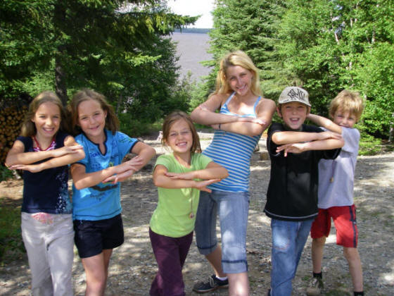 Des jeux devant le Camp